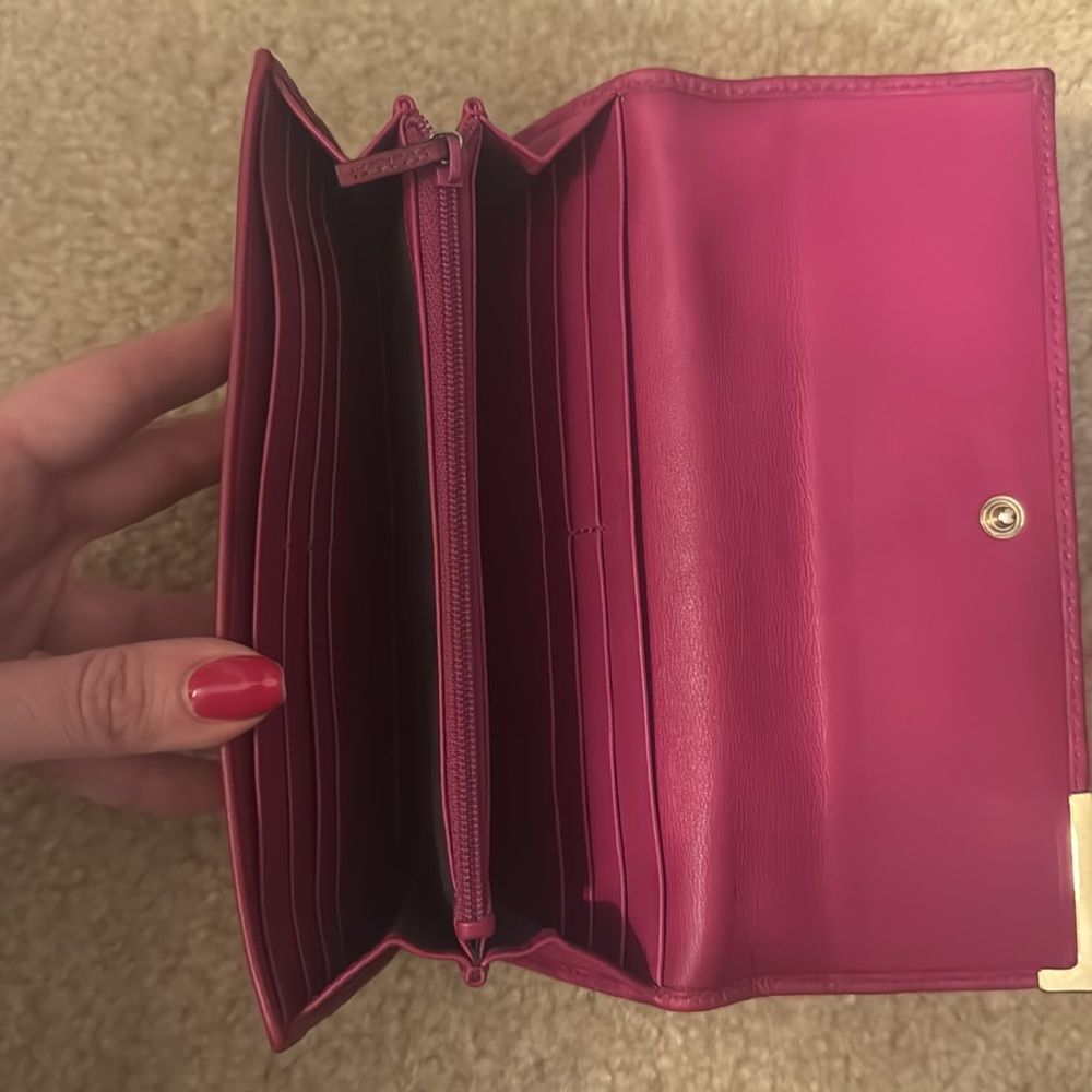 Gucci Hot Pink Embossed GG Leather Continental Wallet with Gold Accent - Picture 4 of 4